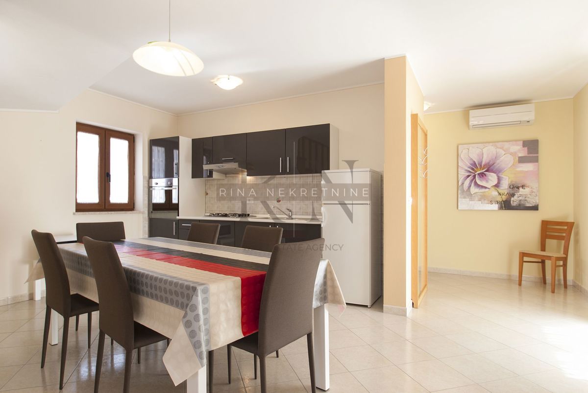 ISTRIA, PARENZO - VICINO A PARENZO, Casa familiare 140 m², piscina, natura