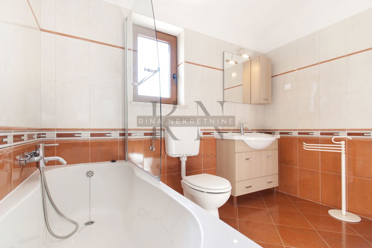 ISTRIA, PARENZO - VICINO A PARENZO, Casa familiare 140 m², piscina, natura