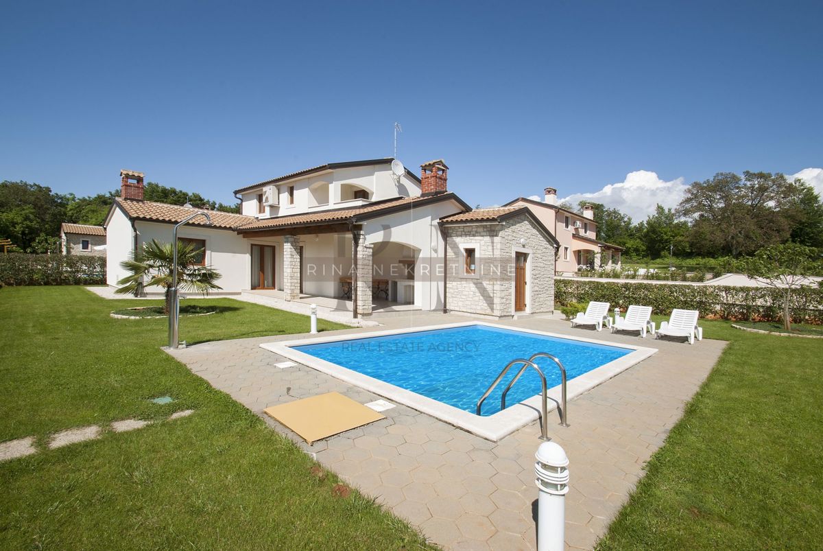 ISTRIA, PARENZO - VICINO A PARENZO, Casa familiare 140 m², piscina, natura