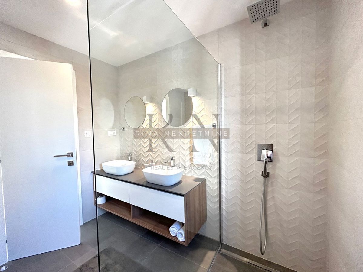 ISOLA DI HVAR - CITTÀ DI HVAR - VILLA PRIMA FILA SUL MARE!