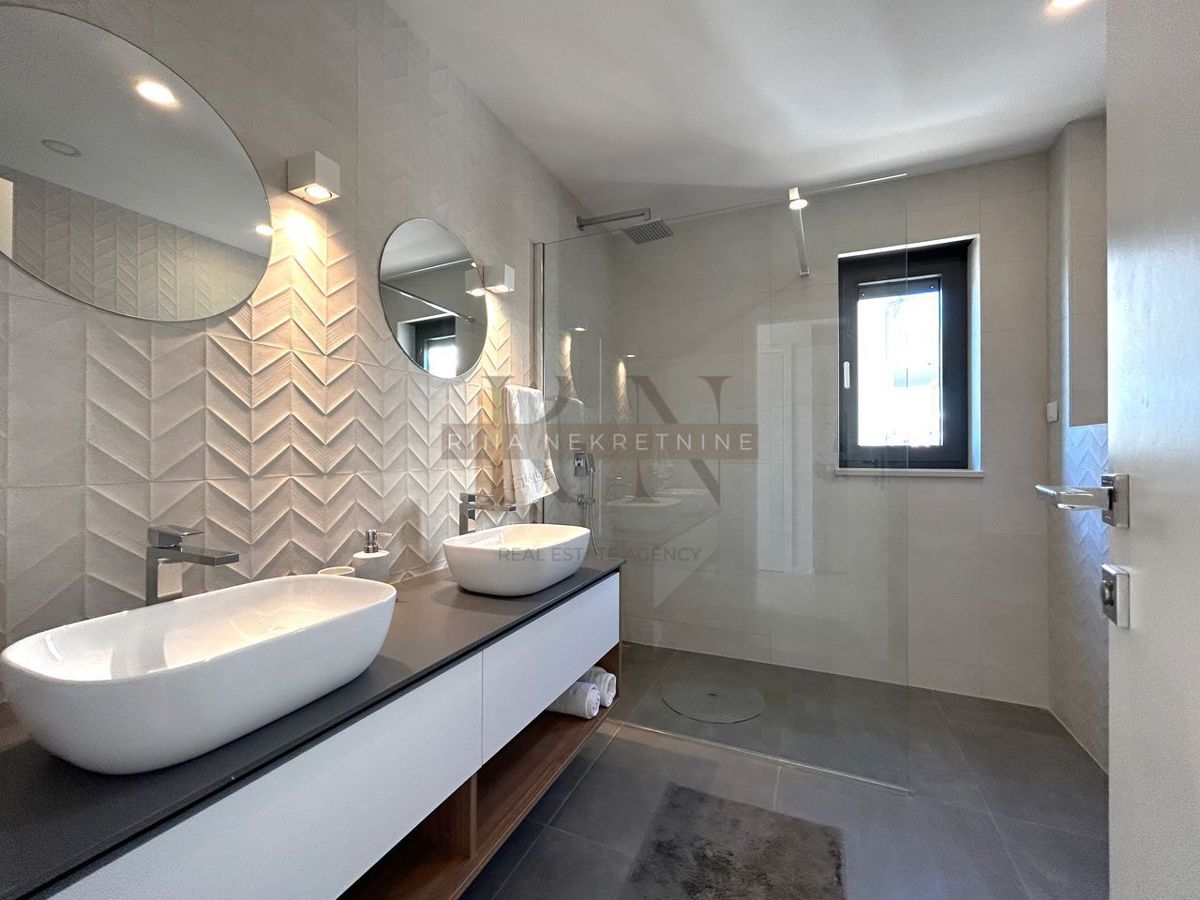 ISOLA DI HVAR - CITTÀ DI HVAR - VILLA PRIMA FILA SUL MARE!