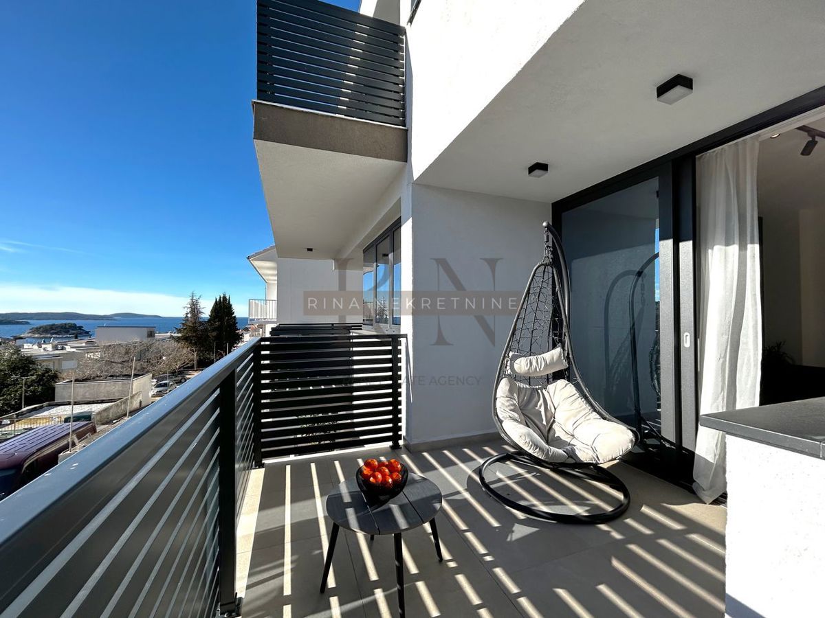 ISOLA DI HVAR - CITTÀ DI HVAR - VILLA PRIMA FILA SUL MARE!