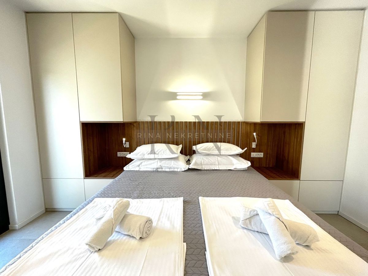 ISOLA DI HVAR - CITTÀ DI HVAR - VILLA PRIMA FILA SUL MARE!