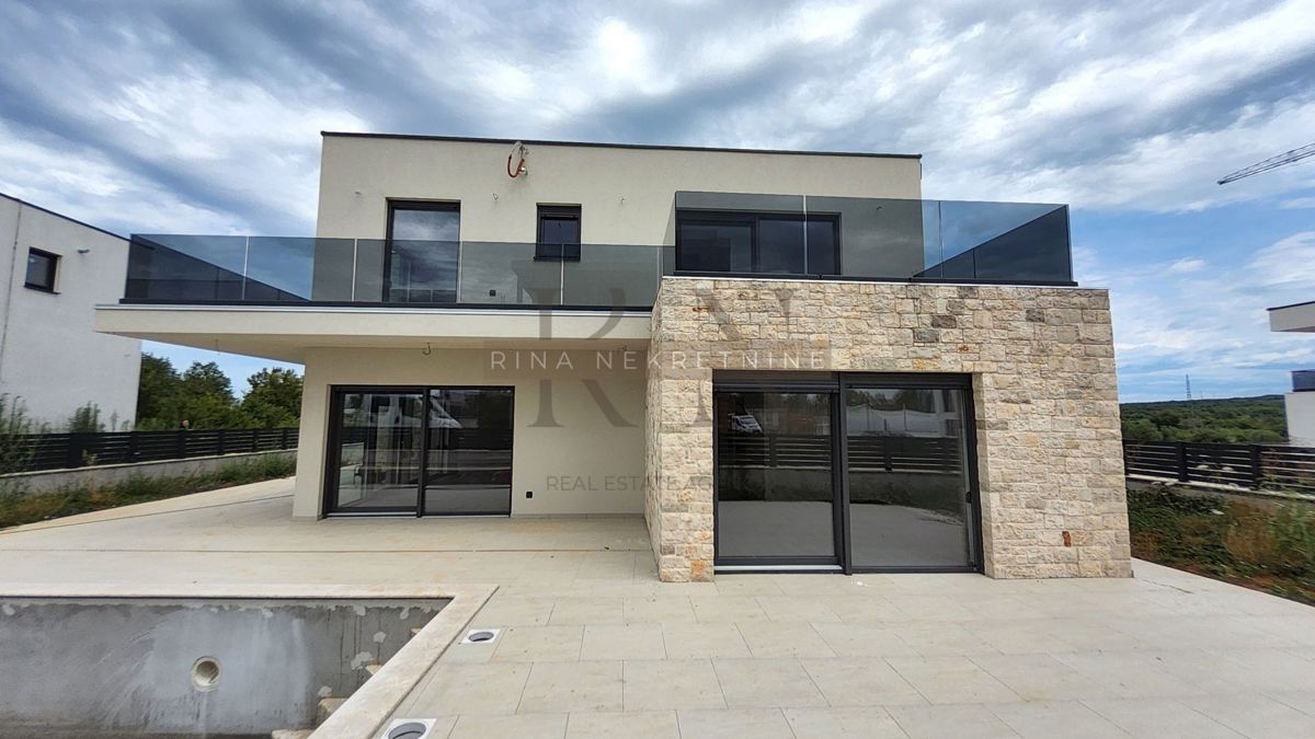 Istria, Parenzo – nuova costruzione: villa con piscina in vendita