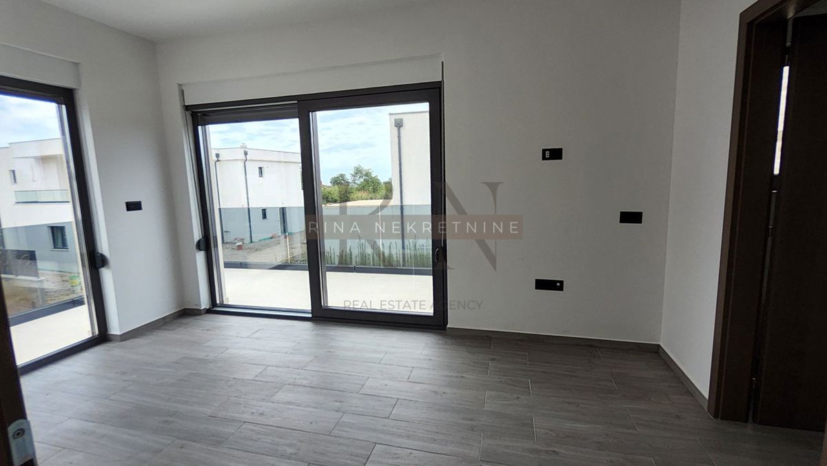 Istria, Parenzo – nuova costruzione: villa con piscina in vendita