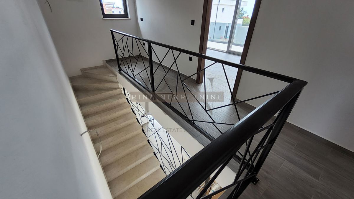 Istria, Parenzo – nuova costruzione: villa con piscina in vendita