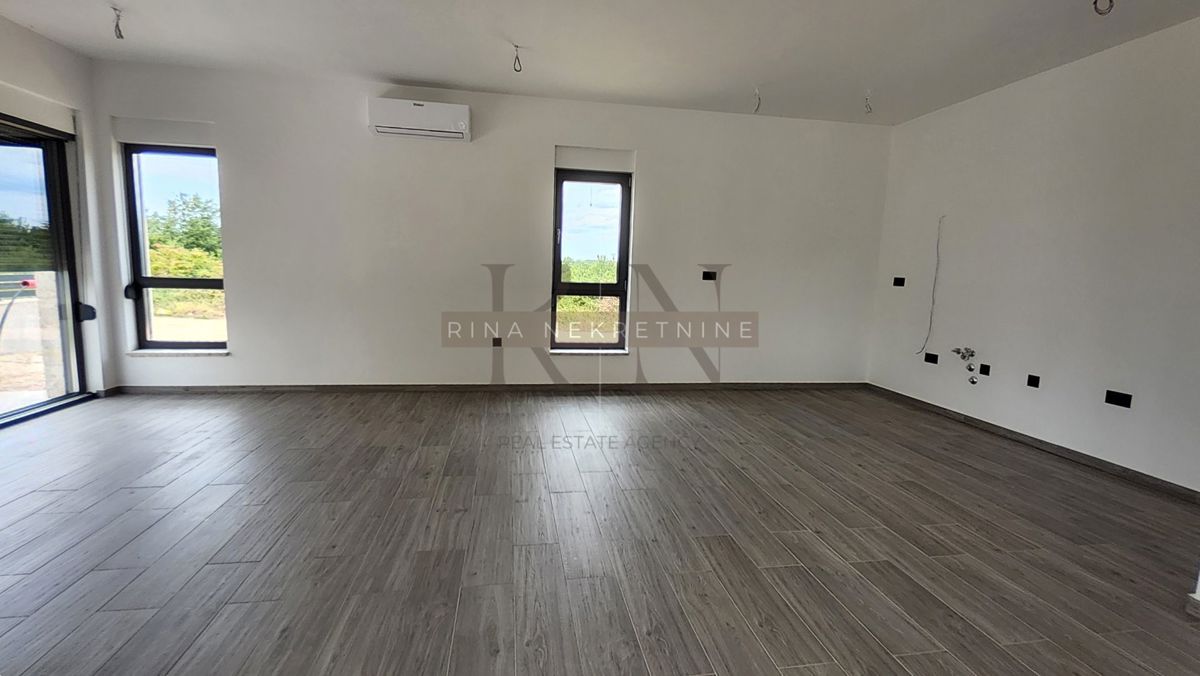 Istria, Parenzo – nuova costruzione: villa con piscina in vendita