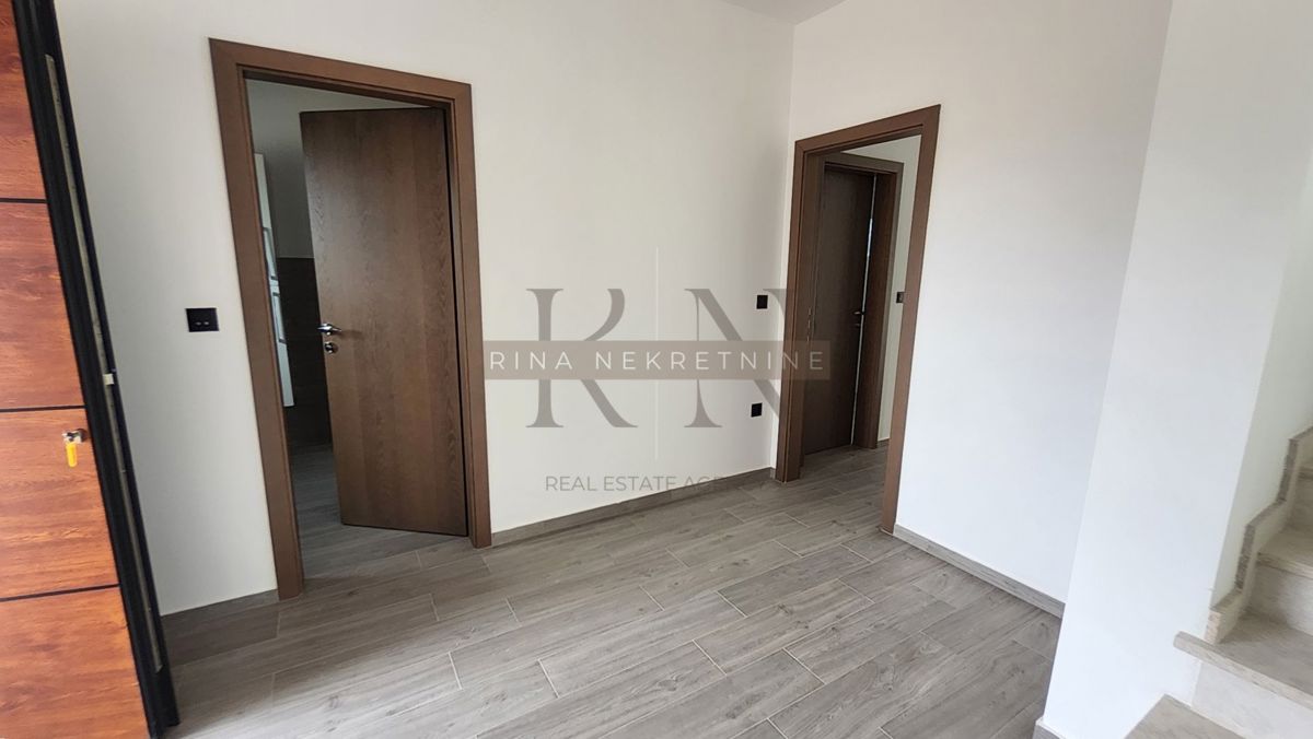 Istria, Parenzo – nuova costruzione: villa con piscina in vendita