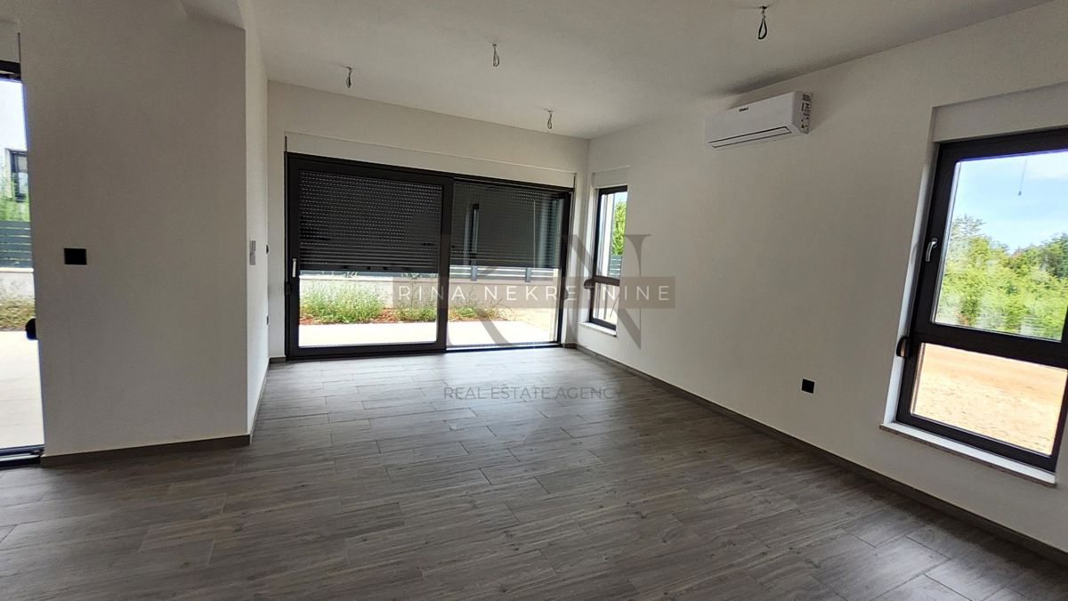 Istria, Parenzo – nuova costruzione: villa con piscina in vendita