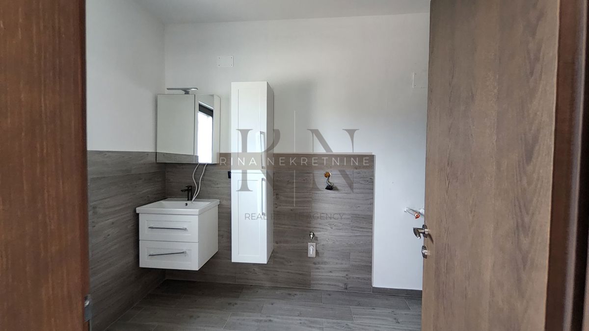 Istria, Parenzo – nuova costruzione: villa con piscina in vendita