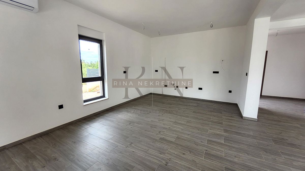 Istria, Parenzo – nuova costruzione: villa con piscina in vendita