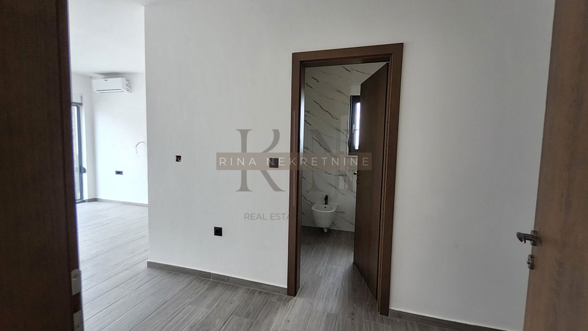 Istria, Parenzo – nuova costruzione: villa con piscina in vendita