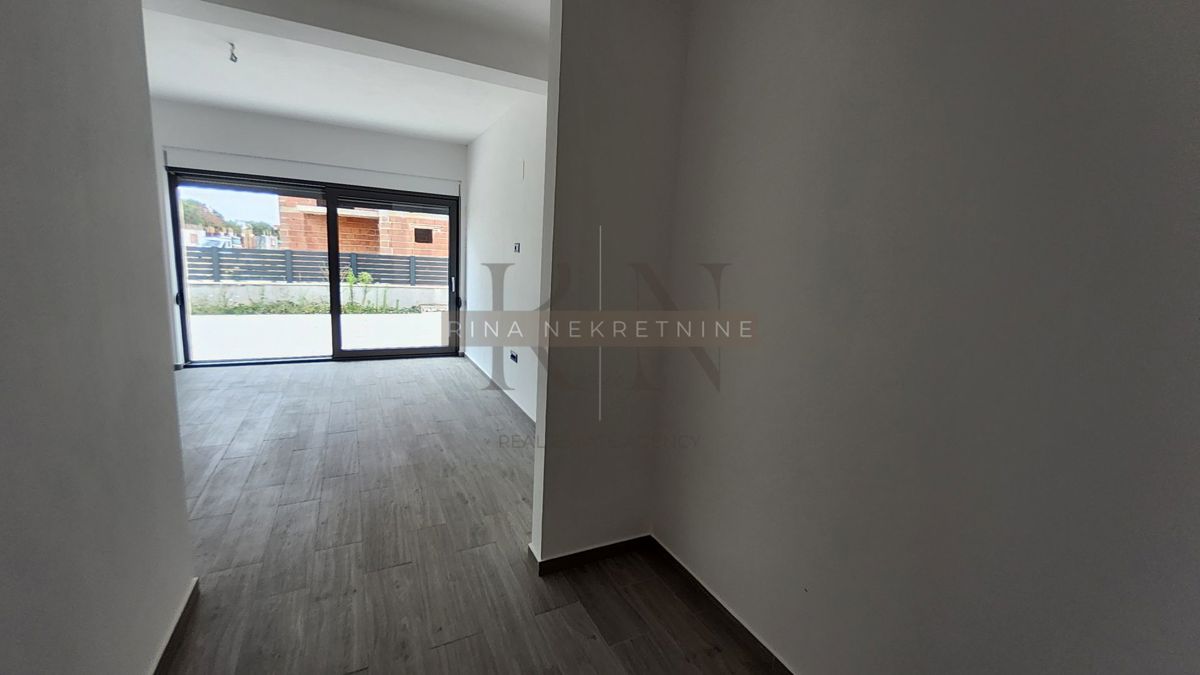 Istria, Parenzo – nuova costruzione: villa con piscina in vendita