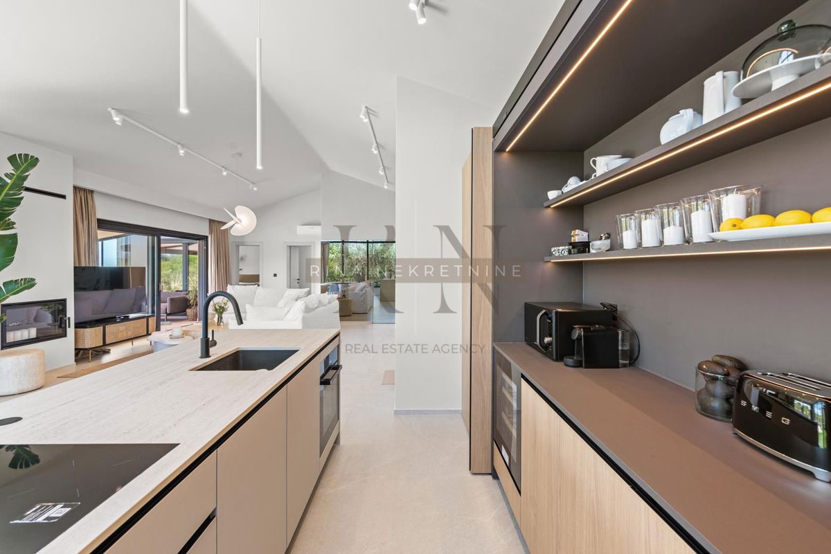 ISTRIA - PARENZO - VILLA SPECIALE DI DESIGN SUL MERCATO!