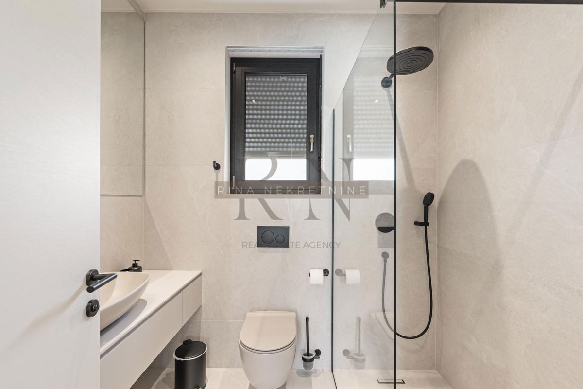 ISTRIA - PARENZO - VILLA SPECIALE DI DESIGN SUL MERCATO!