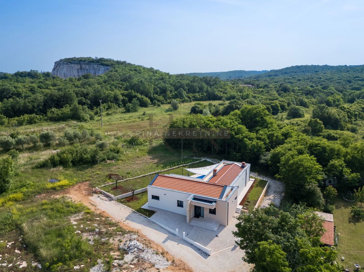 ISTRIA - ROVIGNO - Casa arredata su un unico piano con piscina!