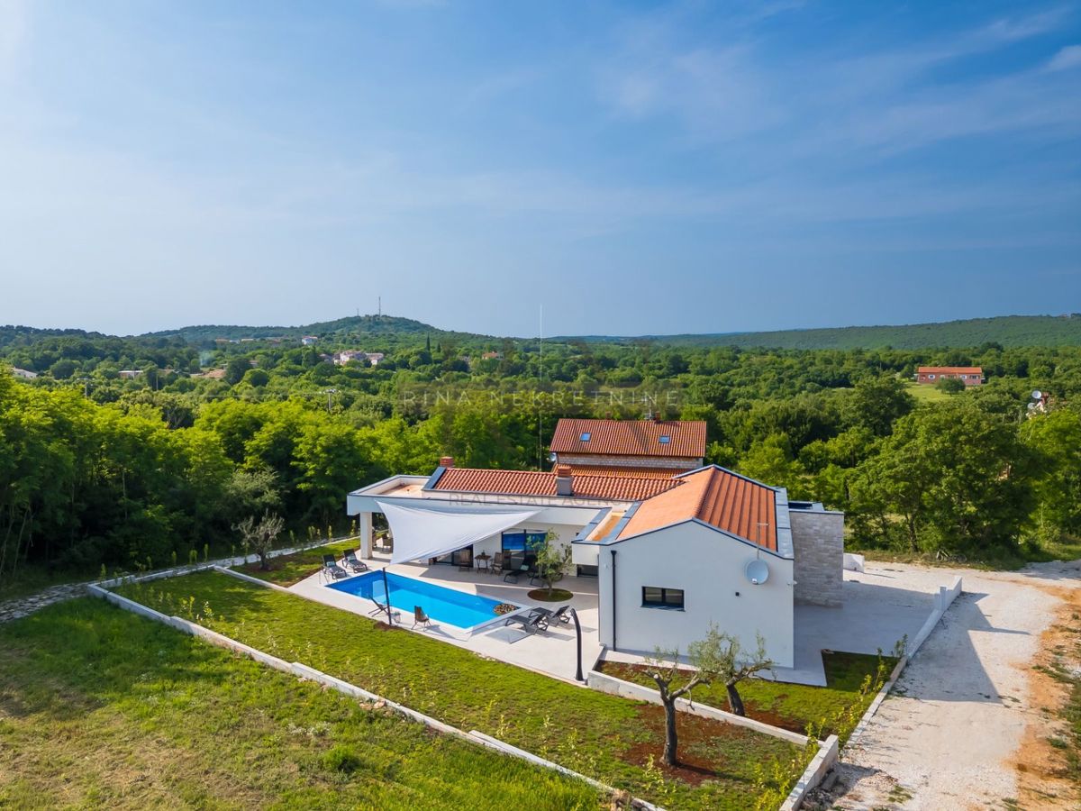 ISTRIA - ROVIGNO - Casa arredata su un unico piano con piscina!