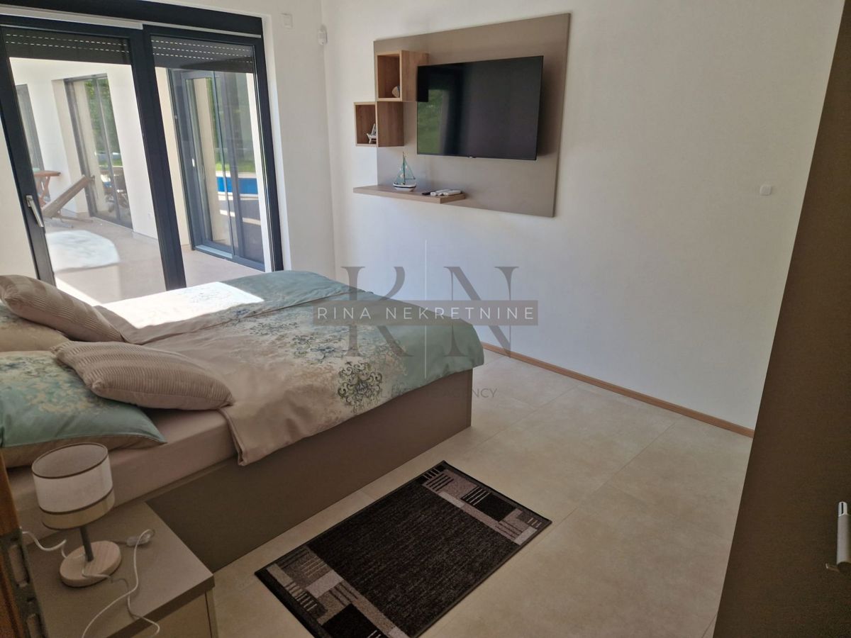 ISTRIA - ROVIGNO - Casa arredata su un unico piano con piscina!