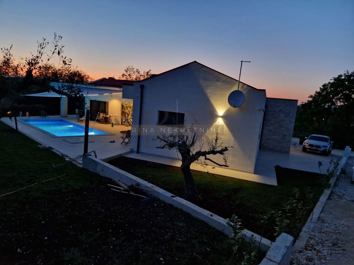 ISTRIA - ROVIGNO - Casa arredata su un unico piano con piscina!
