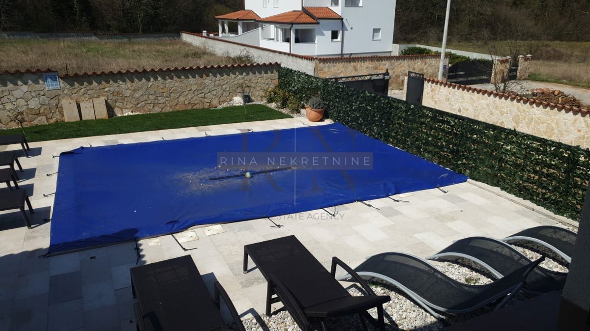 ISTRIA – POREČ – VILLA CON PISCINA IN UNA POSIZIONE TRANQUILLA