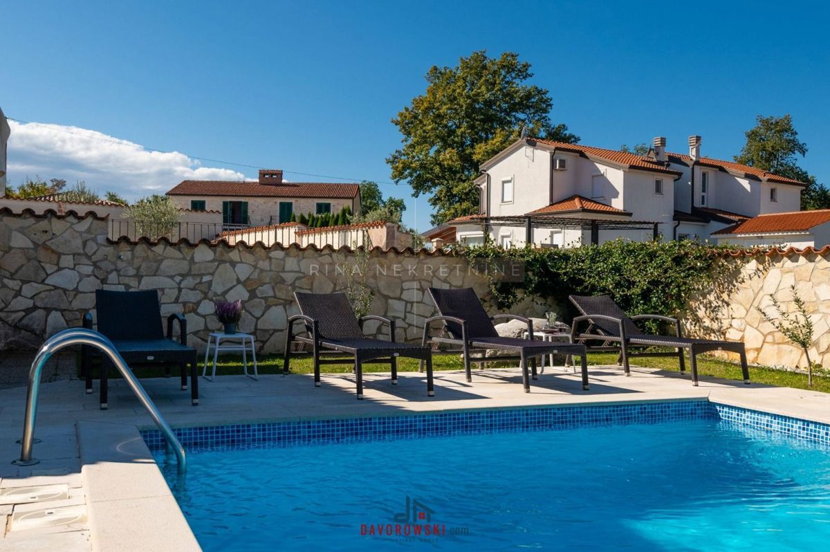 ISTRIA – POREČ – VILLA CON PISCINA IN UNA POSIZIONE TRANQUILLA