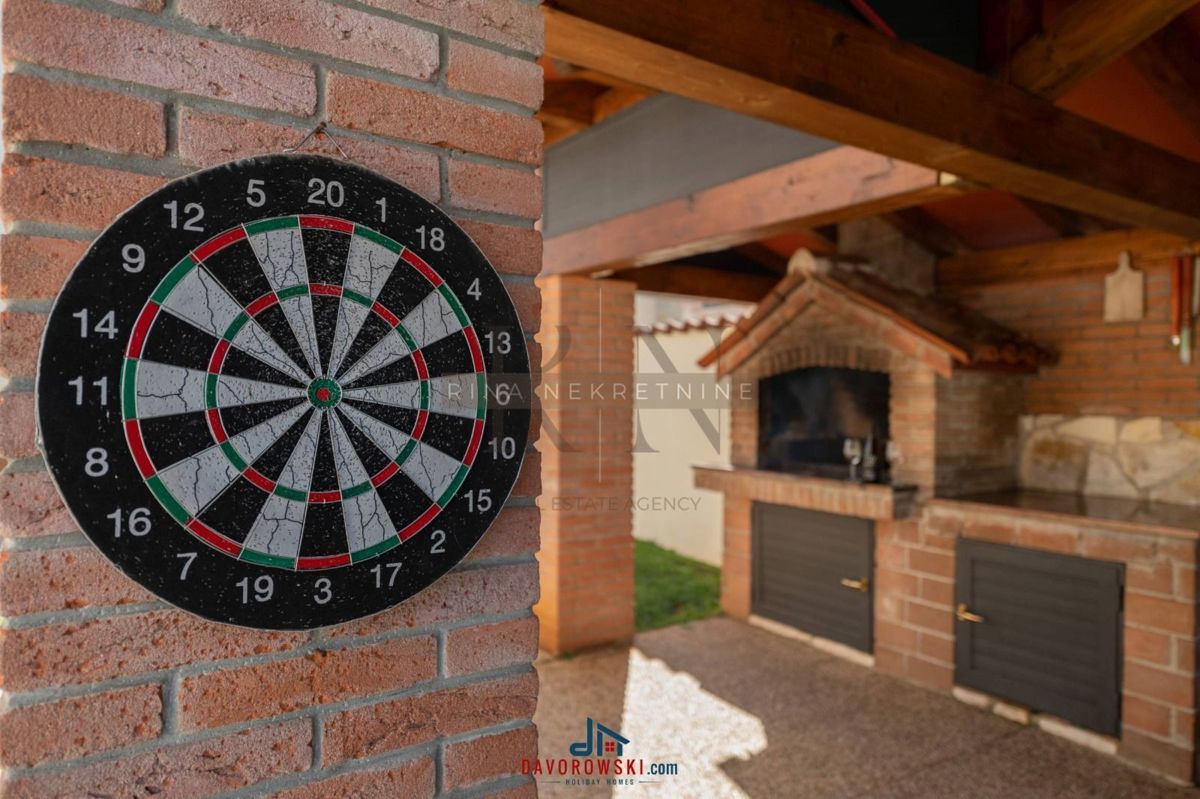 ISTRIA – POREČ – VILLA CON PISCINA IN UNA POSIZIONE TRANQUILLA