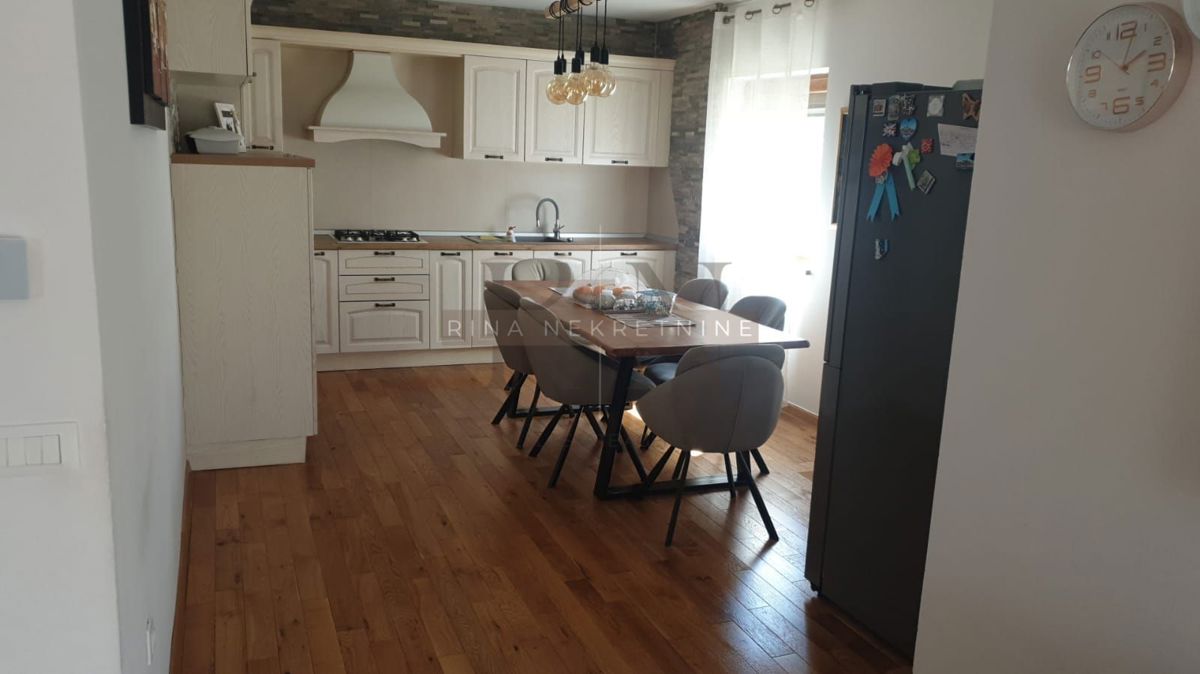 ISTRIA – POREČ – VILLA CON PISCINA IN UNA POSIZIONE TRANQUILLA