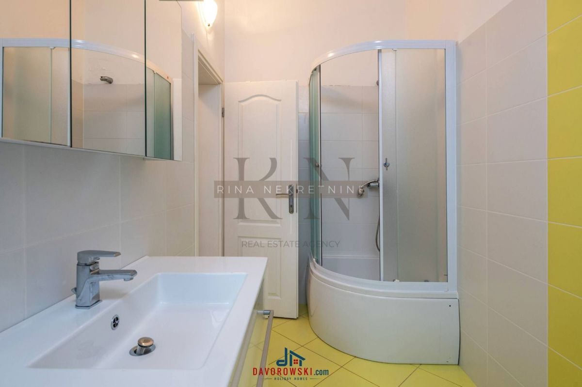 ISTRIA – POREČ – VILLA CON PISCINA IN UNA POSIZIONE TRANQUILLA