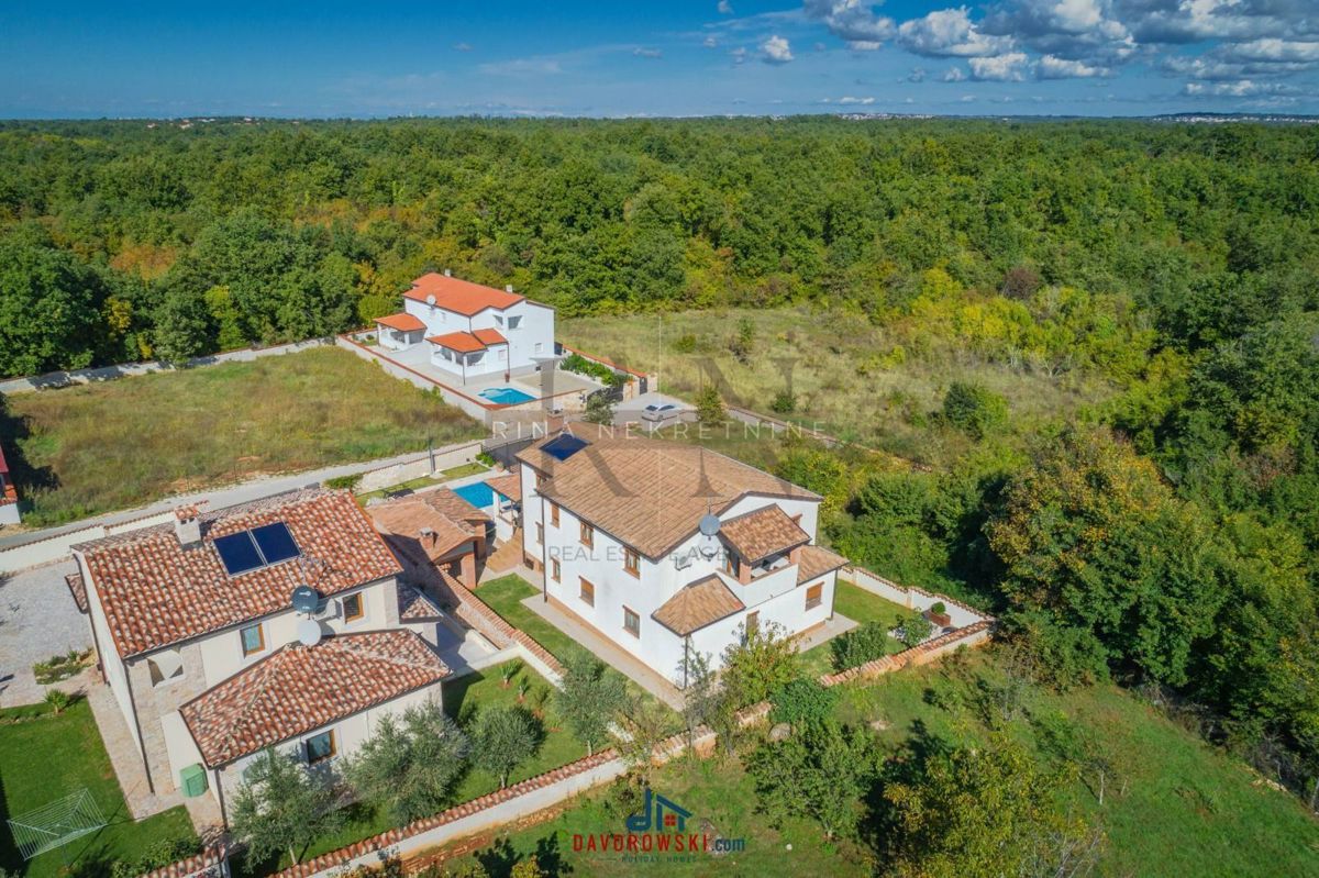 ISTRIA – POREČ – VILLA CON PISCINA IN UNA POSIZIONE TRANQUILLA