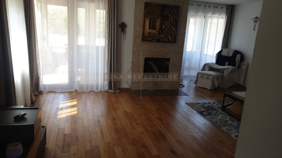 ISTRIA – POREČ – VILLA CON PISCINA IN UNA POSIZIONE TRANQUILLA