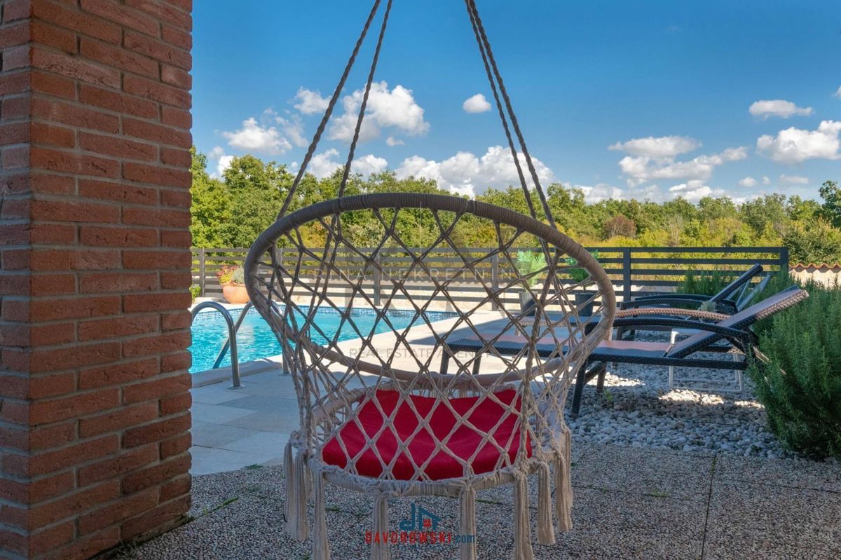 ISTRIA – POREČ – VILLA CON PISCINA IN UNA POSIZIONE TRANQUILLA