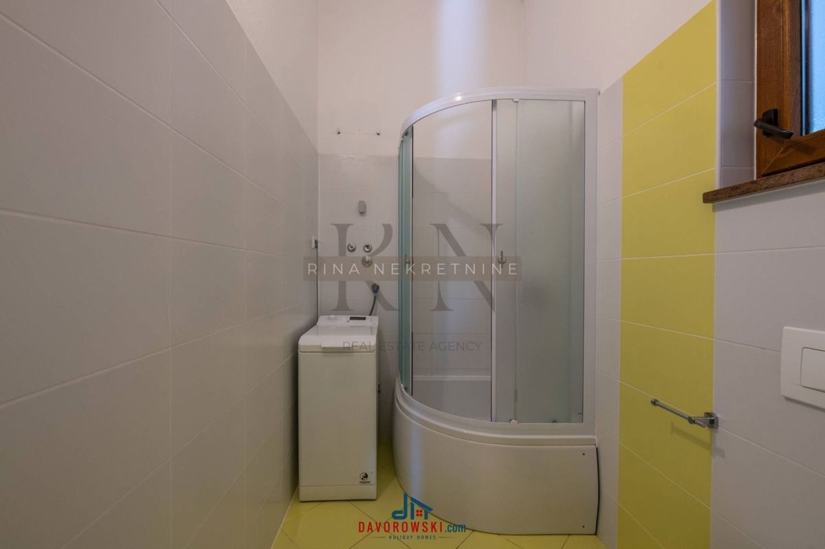 ISTRIA – POREČ – VILLA CON PISCINA IN UNA POSIZIONE TRANQUILLA