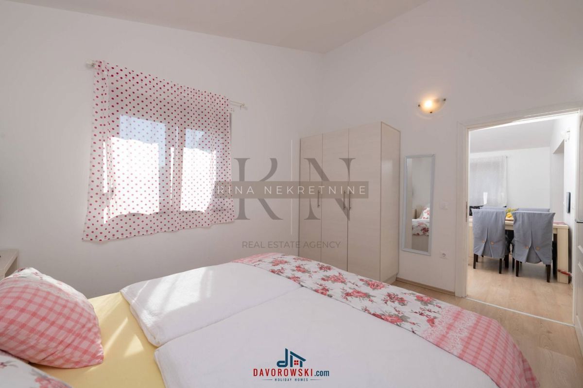 ISTRIA – POREČ – VILLA CON PISCINA IN UNA POSIZIONE TRANQUILLA