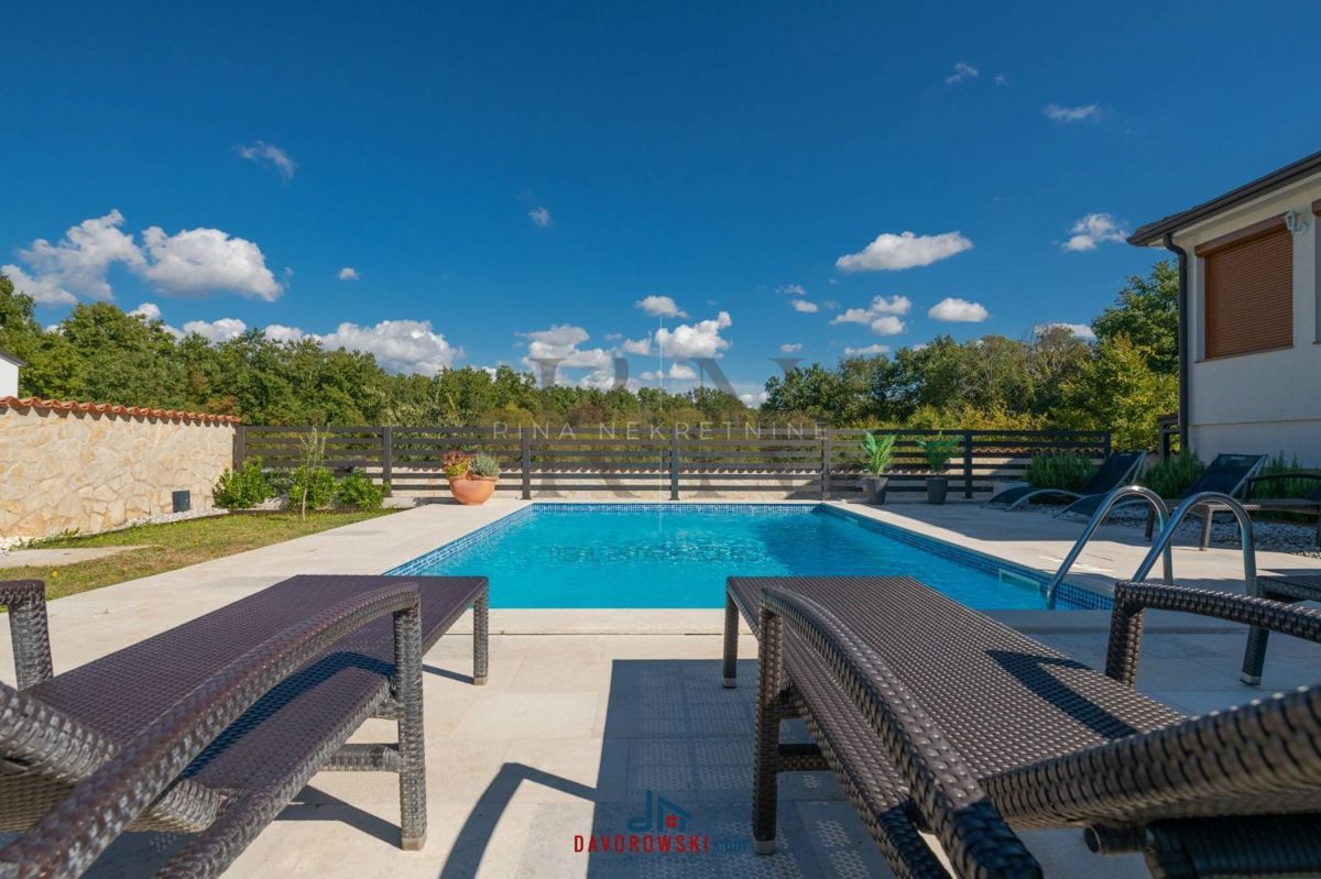 ISTRIA – POREČ – VILLA CON PISCINA IN UNA POSIZIONE TRANQUILLA