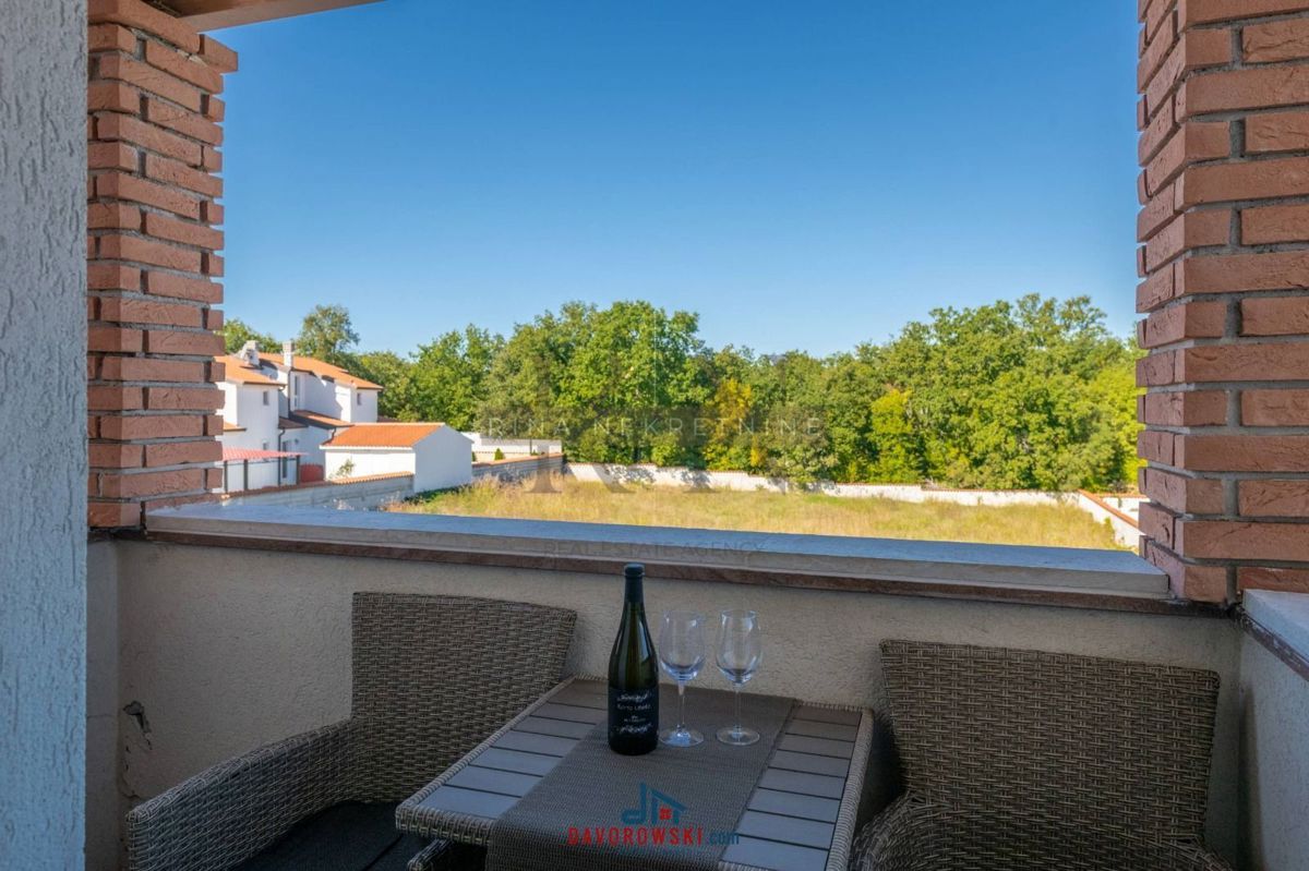 ISTRIA – POREČ – VILLA CON PISCINA IN UNA POSIZIONE TRANQUILLA