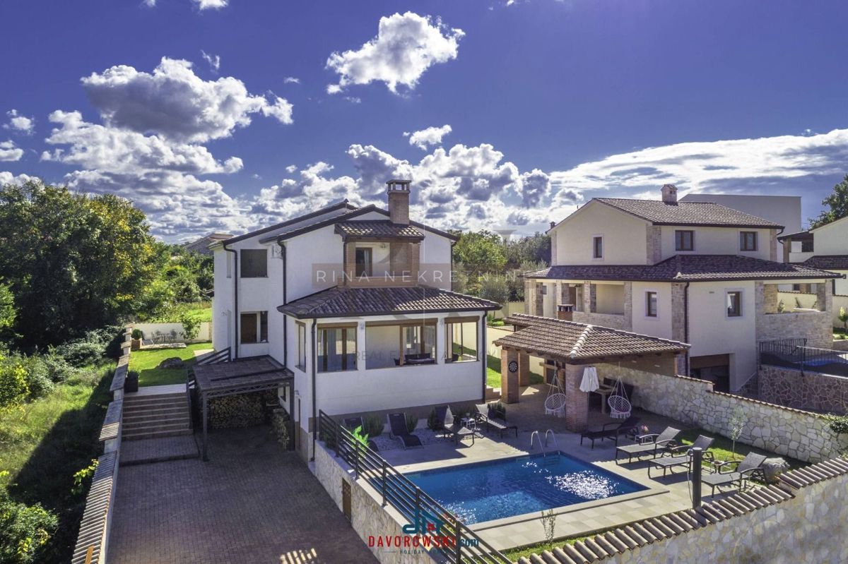 ISTRIA – POREČ – VILLA CON PISCINA IN UNA POSIZIONE TRANQUILLA