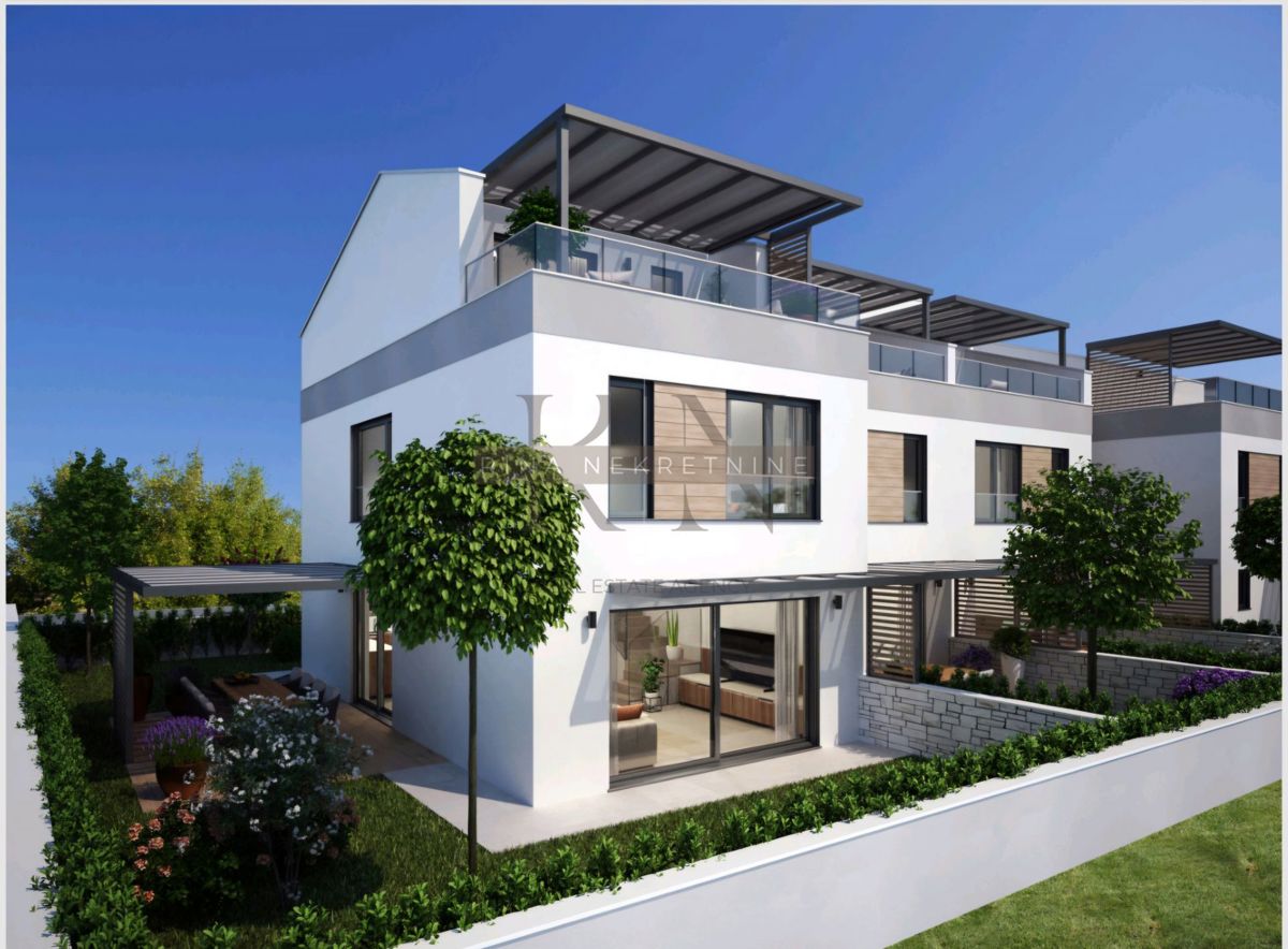 ISTRIA – Casa a schiera moderna 128m² a Poreč, un'opportunità da non perdere