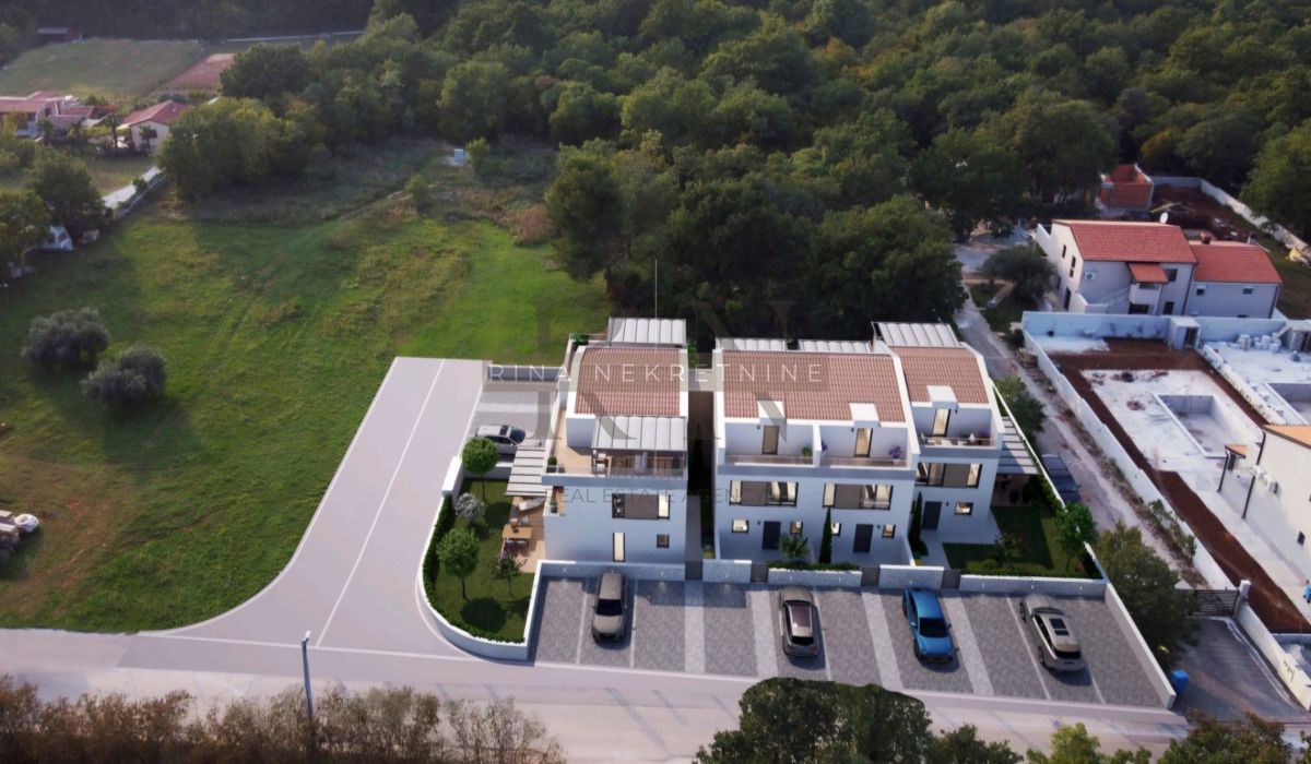 ISTRIA – Casa a schiera moderna 128m² a Poreč, un'opportunità da non perdere