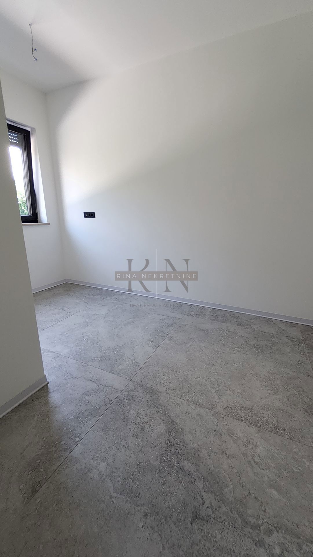 Poreč – appartamento trilocale con giardino al piano terra