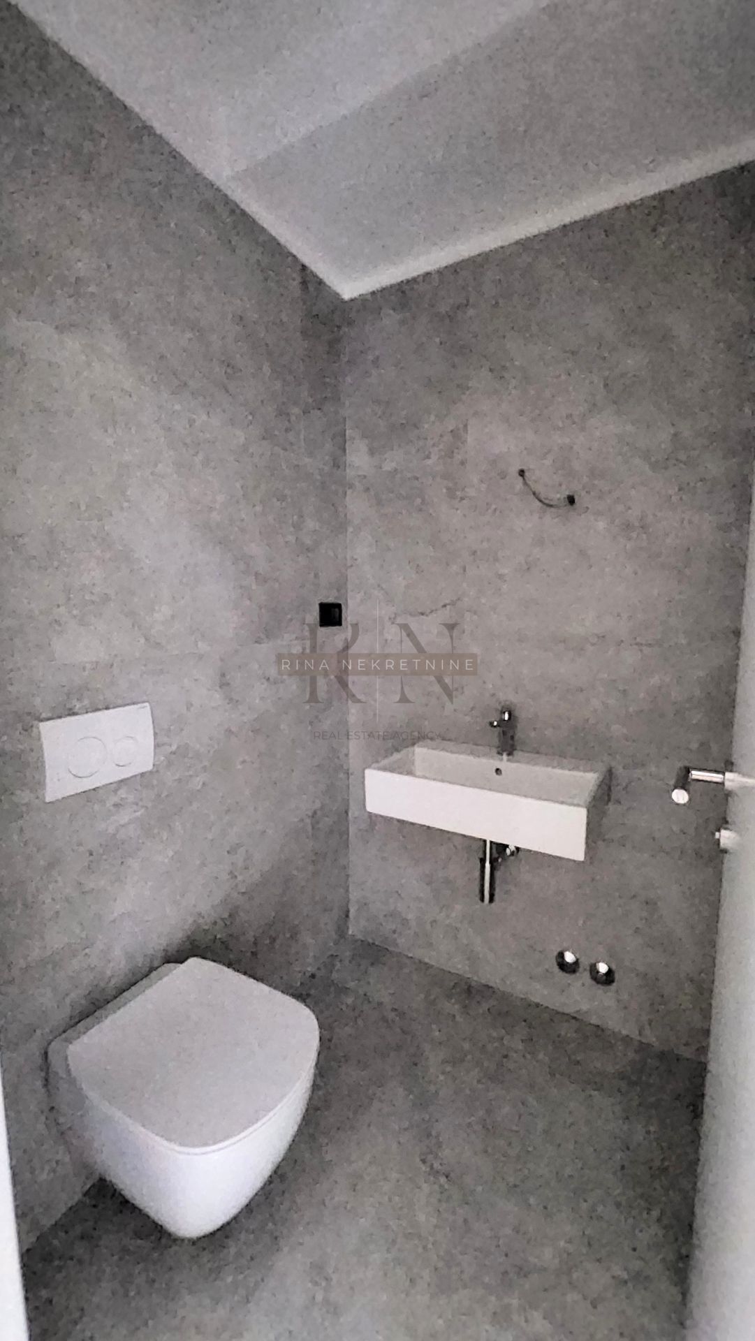 Poreč – appartamento trilocale con giardino al piano terra