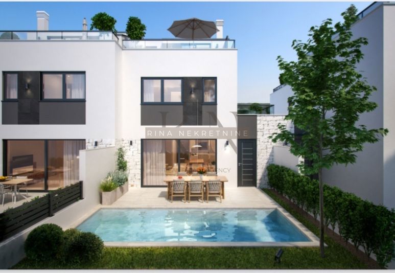 Istria – Parenzo: casa 126,34 m² con piscina, vicino al mare