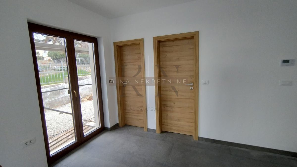 Istria – Parenzo: Villa moderna di lusso con piscina e vista mare