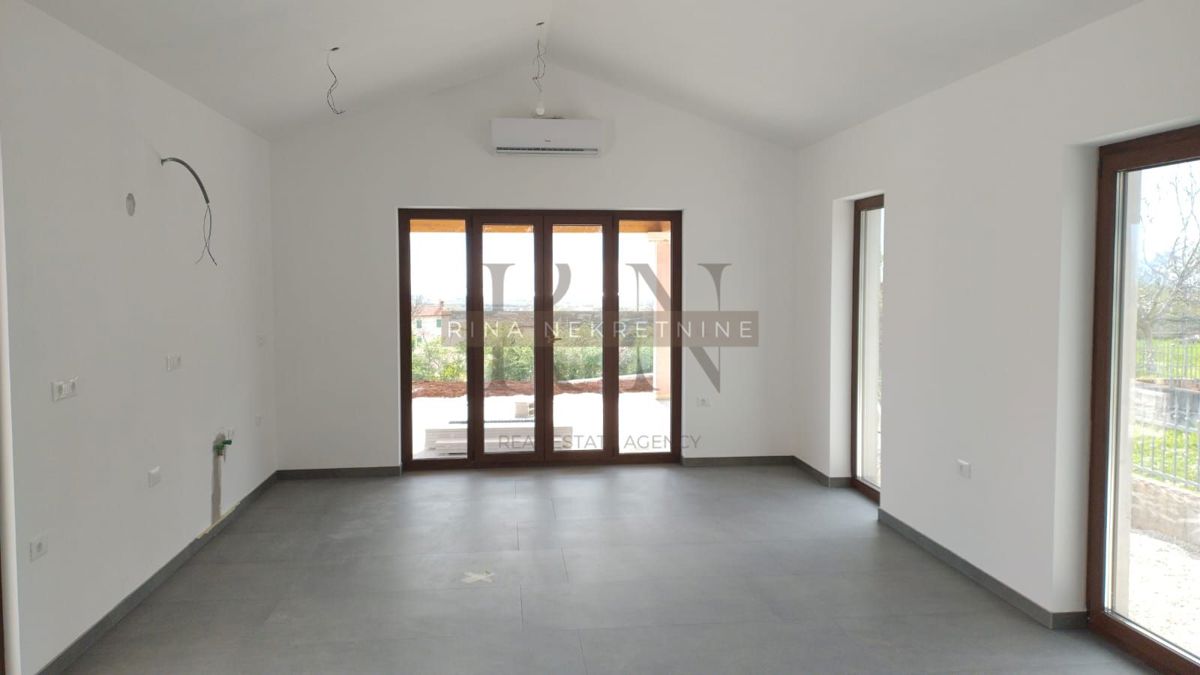 Istria – Parenzo: Villa moderna di lusso con piscina e vista mare