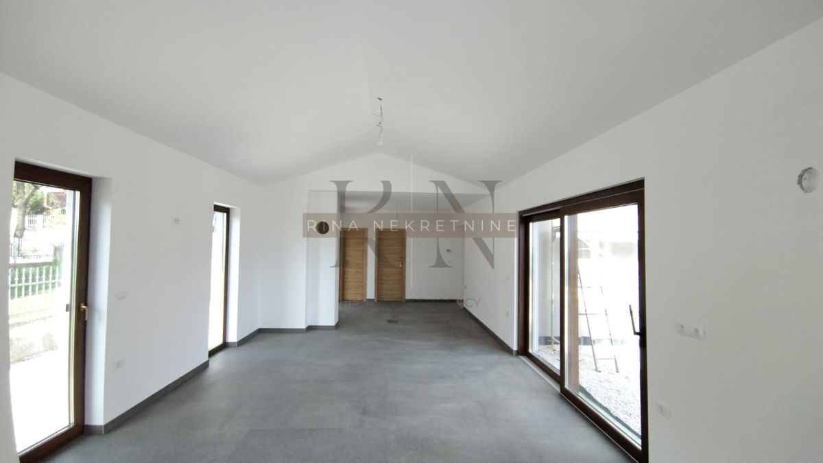 Istria – Parenzo: Villa moderna di lusso con piscina e vista mare