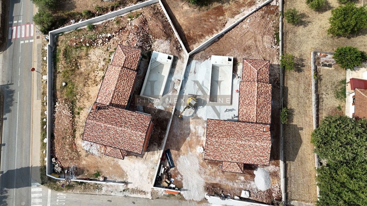 Istria – Parenzo: Villa moderna di lusso con piscina e vista mare