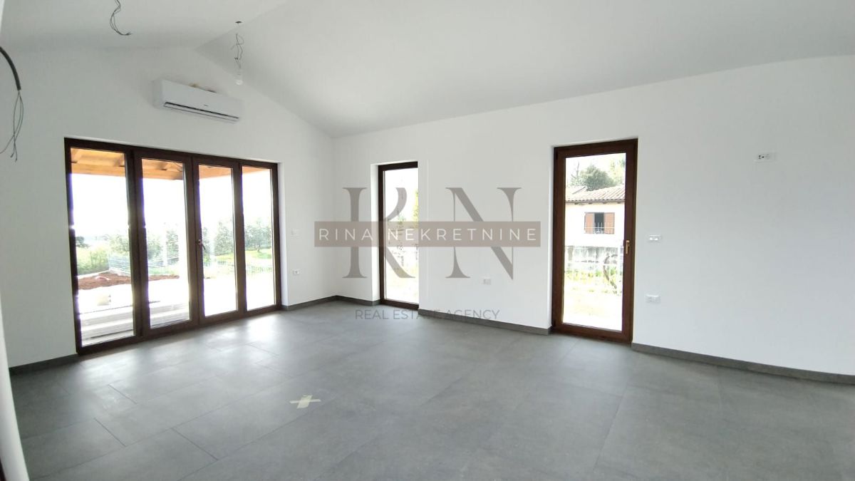 Istria – Parenzo: Villa moderna di lusso con piscina e vista mare