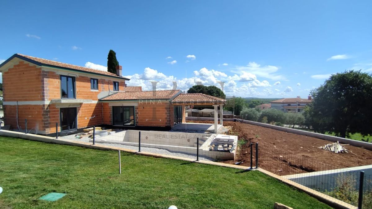 Istria – Parenzo: Villa moderna di lusso con piscina e vista mare