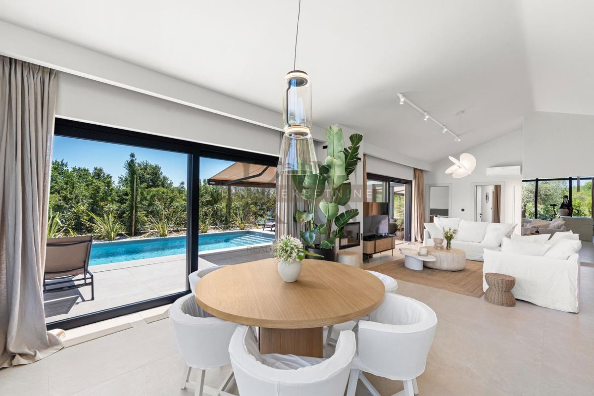 ISTRIA, POREČ – Casa speciale con piscina