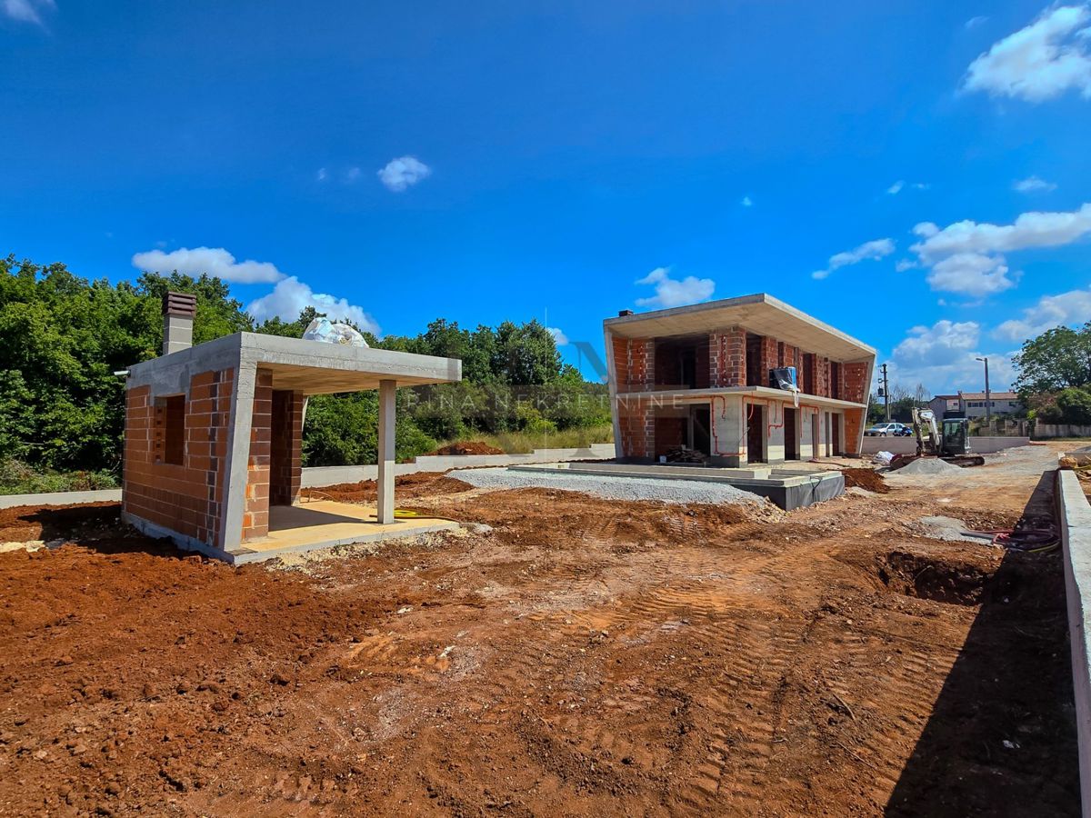 ISTRA – POREČ: VILLA DI LUSSO CON PISCINA IN VENDITA – VICINO A PARENZO