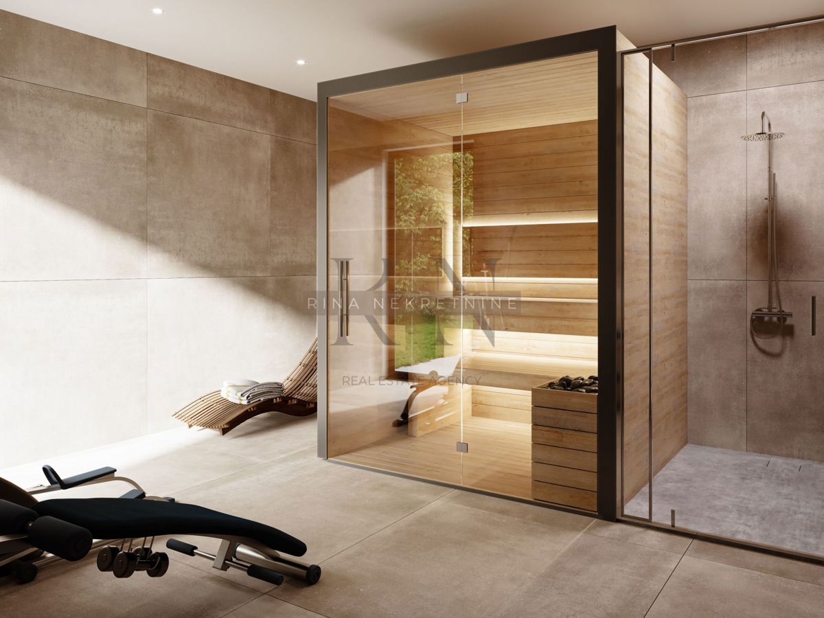 ISTRIA - PARENZO. - VILLA CON VISTA CITTÀ E MARE - PISCINA E TERRAZZA SUL TETTO!